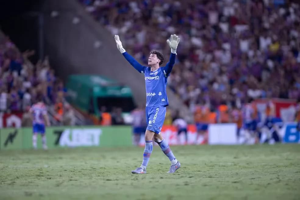 Quem é Brenno, goleiro que virou herói do Fortaleza