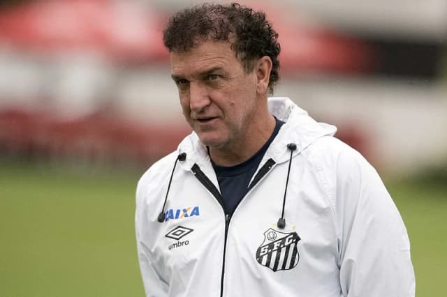 Cuca assume Santos pela 4ª vez e tenta recuperar elenco