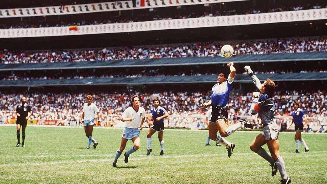 Bola da “Mão de Deus” de Maradona será leiloada; veja valores