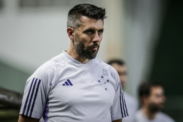 Paulo Pezzolano se aproxima de acerto com Inter; os últimos trabalhos do técnico