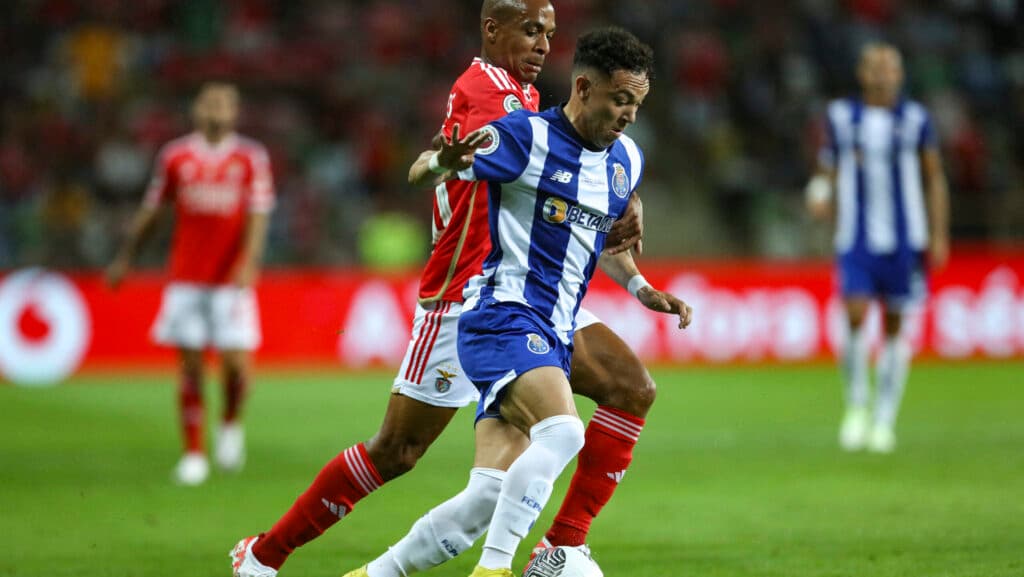 Jogador do futebol português se descontrola após derrota