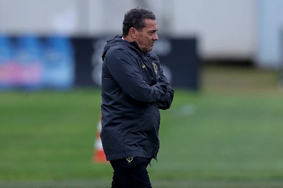 Luxemburgo passa mal e é levado para a UTI em Palmas