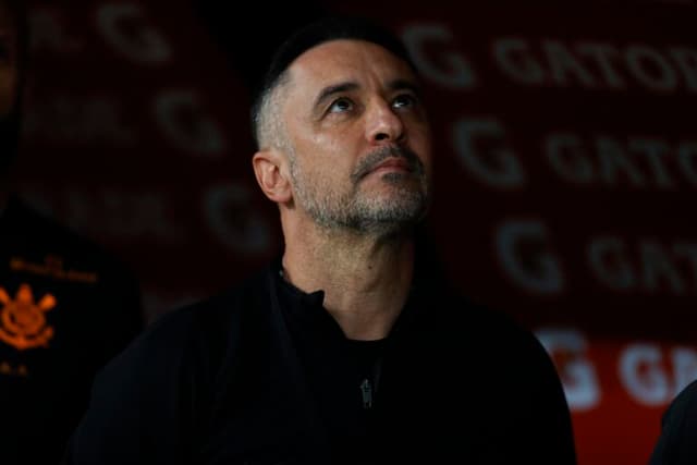Premier League: Nottingham Forest negocia com Vítor Pereira