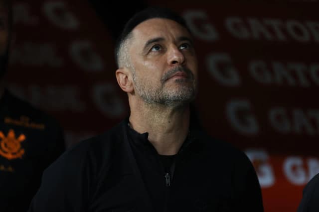 Premier League: Nottingham Forest negocia com Vítor Pereira