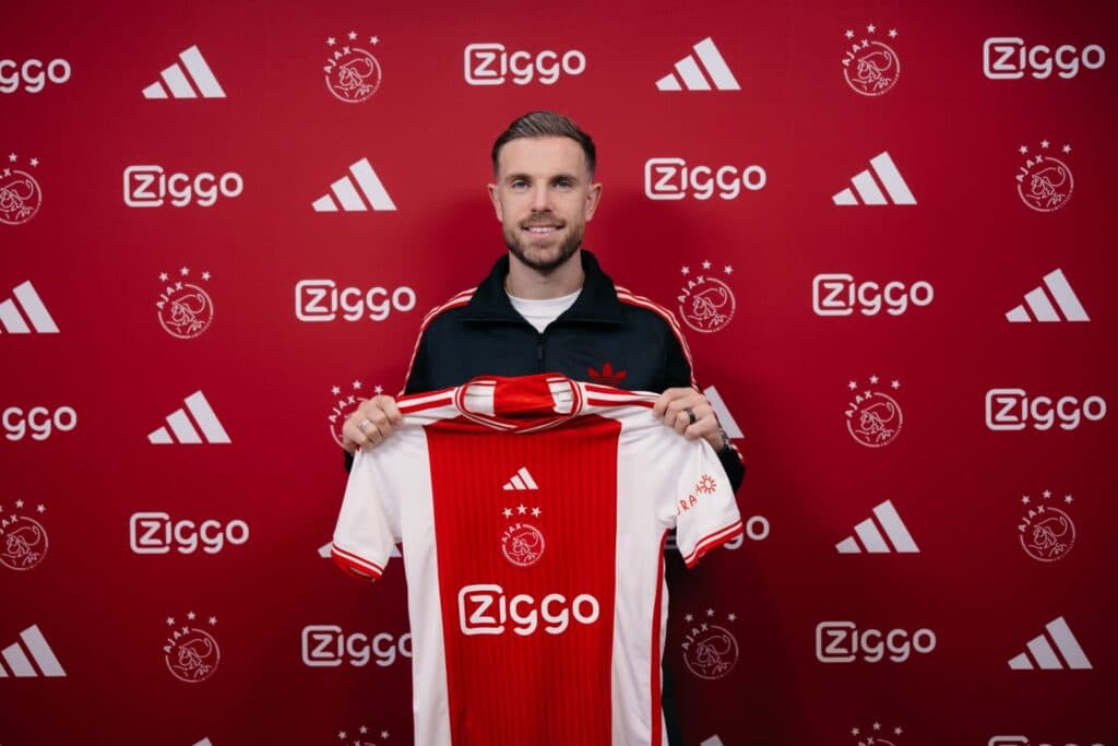 Ajax anuncia Henderson, de volta ao futebol europeu após ‘passeio’ na Arábia