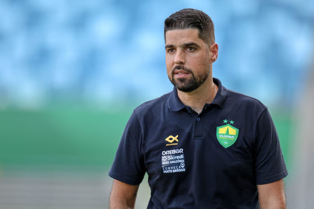 António Oliveira: ‘Só saio do Cuiabá demitido ou se pagarem a multa’