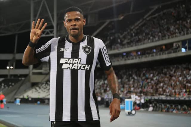 Botafogo avança em negociação por retorno de Júnior Santos
