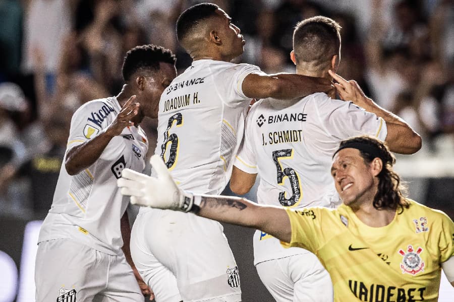 Santos mantém boa fase, vence clássico e afunda Corinthians no Paulistão