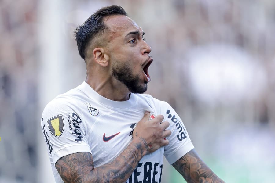 Quais jogadores do Corinthians começaram 2025 com contratos encerrados?