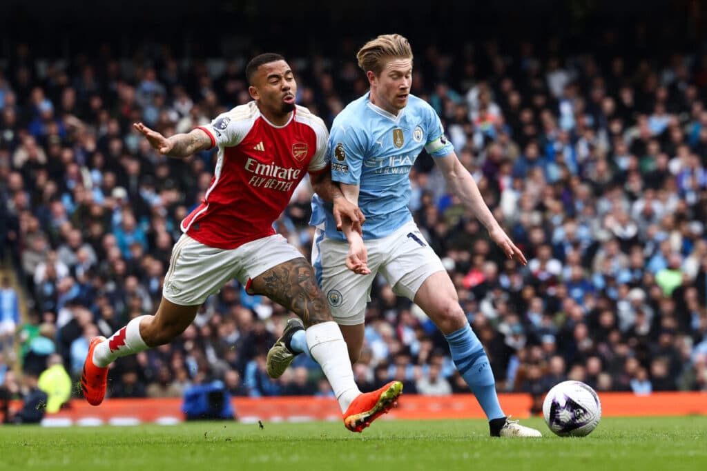City e Arsenal empatam sem gols e Liverpool reassume liderança do Inglês