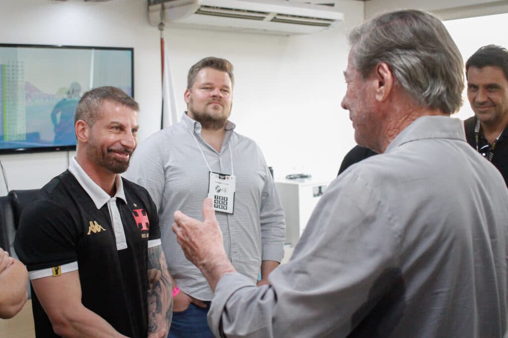 Pedrinho diz estranhar relação fria entre Vasco e 777: ‘Incomodado’