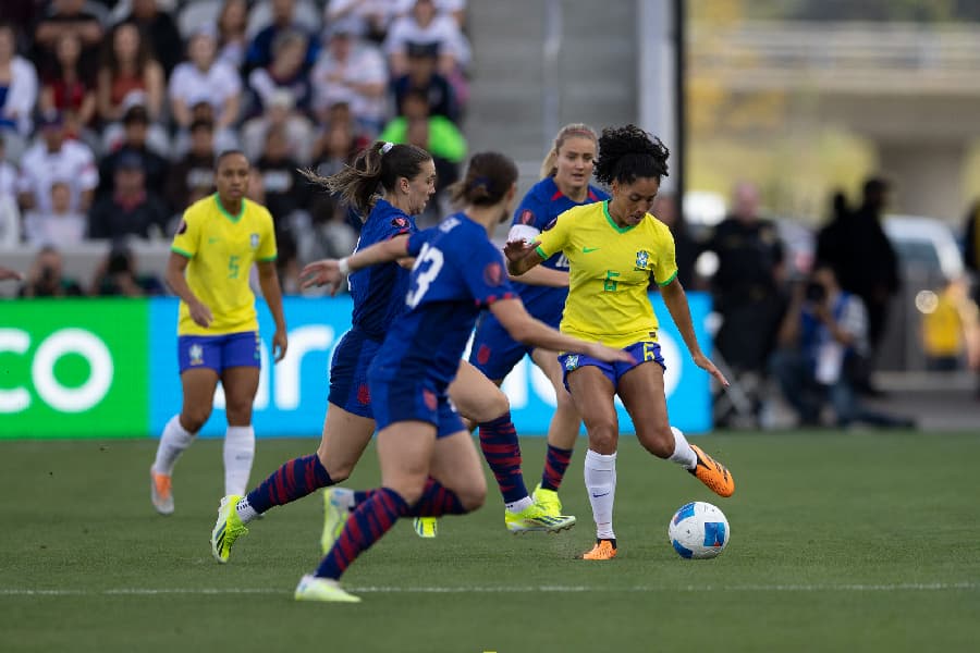 Brasil sobe, e EUA caem para pior posição na história do ranking da Fifa