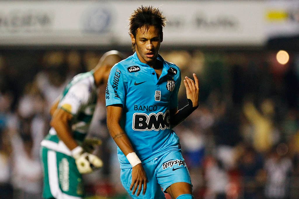 Vini Jr avalia a possível volta de Neymar ao Santos