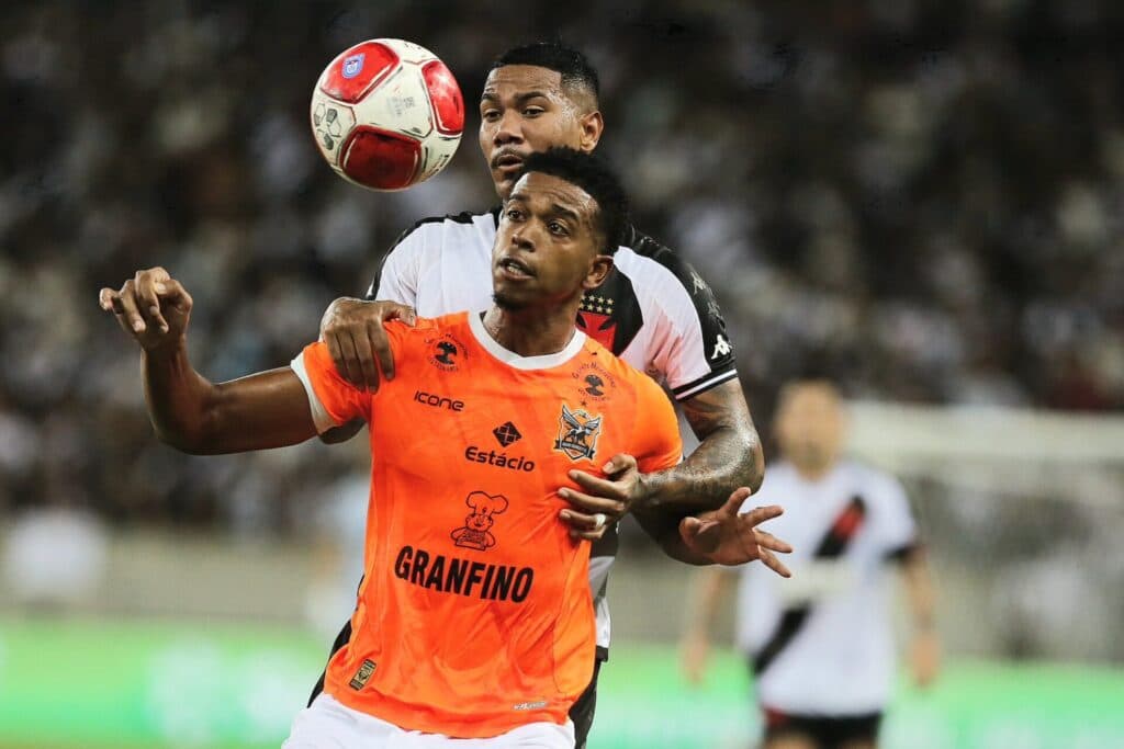 Nova Iguaçu surpreende e Vasco reage com empate na semifinal do Carioca