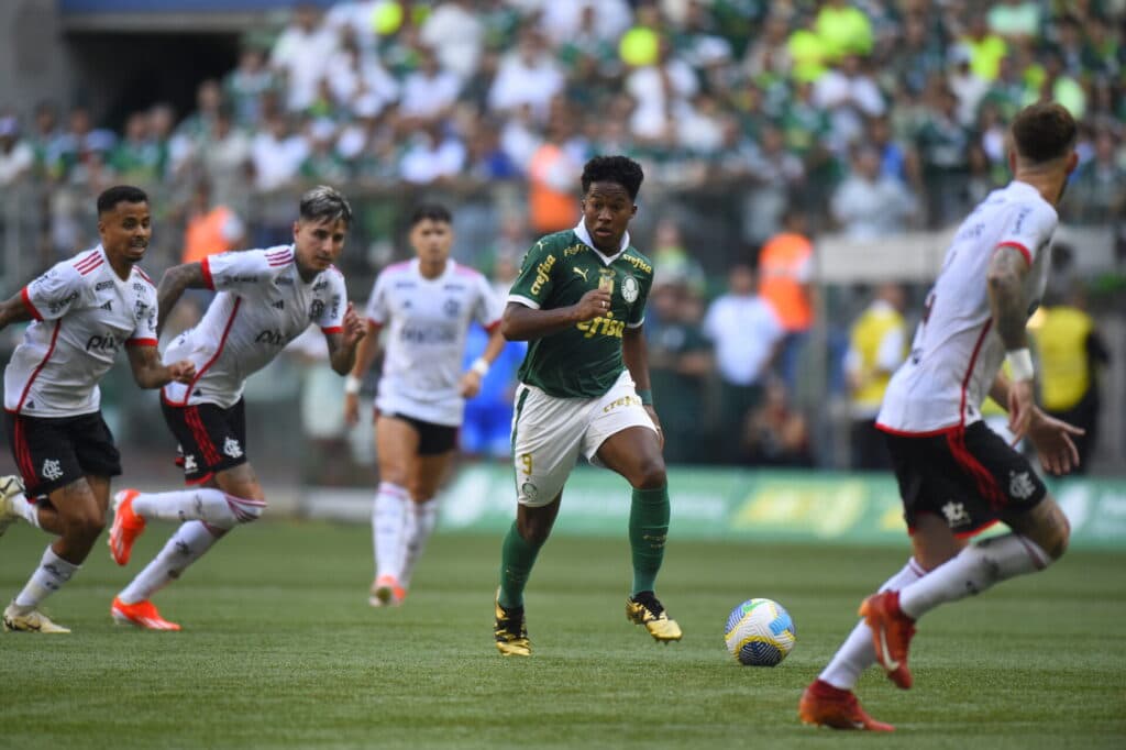 Palmeiras e Flamengo ficam no empate sem gols em clássico truncado