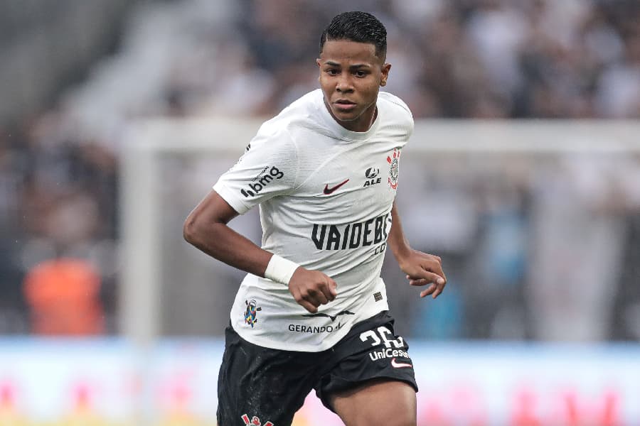 Corinthians desencanta no Brasileirão, faz três e domina o Fluminense