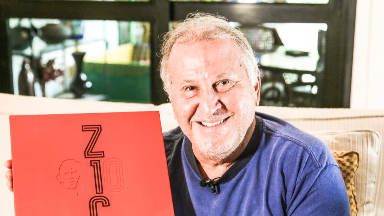 App PLACAR Digital oferece livro autografado por Zico; saiba como participar