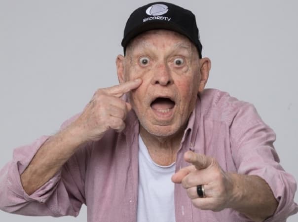 Morre o narrador Silvio Luiz, criador de históricos bordões, aos 89 anos