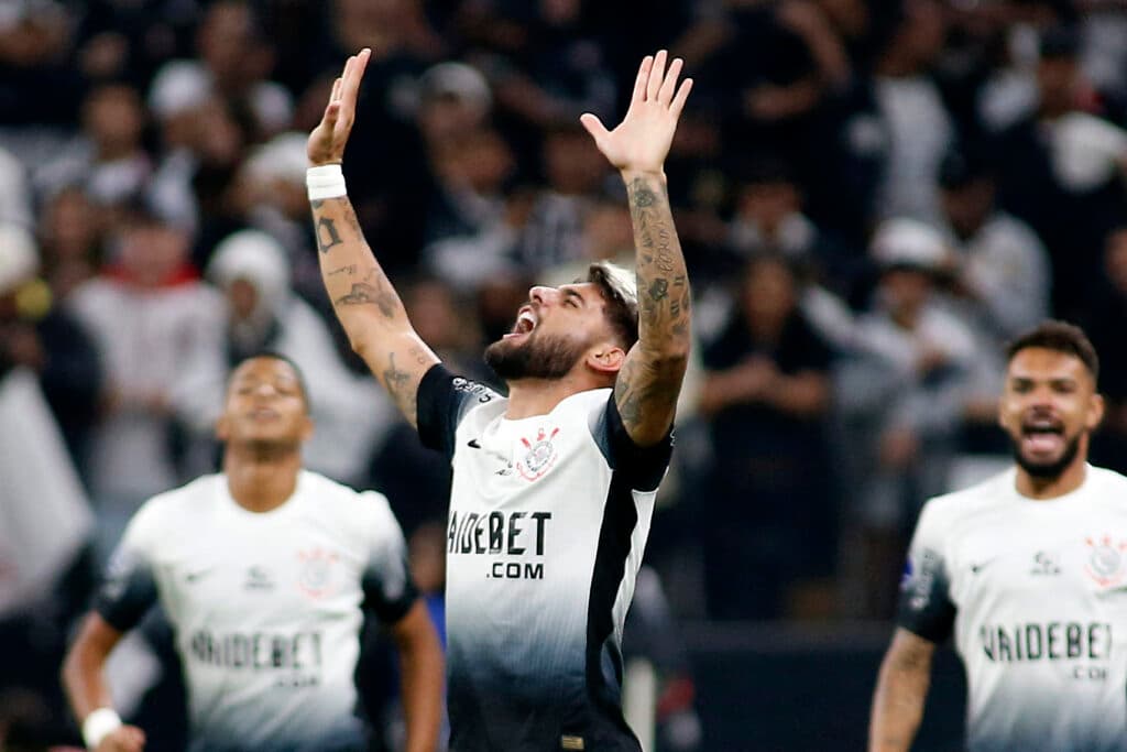 Corinthians vira a chave e goleia o Argentinos Jrs. na Sul-Americana