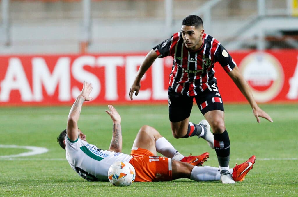 São Paulo vira contra o Cobresal e garante vaga nas oitavas da Libertadores