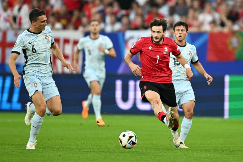 Geórgia surpreende Portugal e consegue vaga inédita às oitavas da Euro