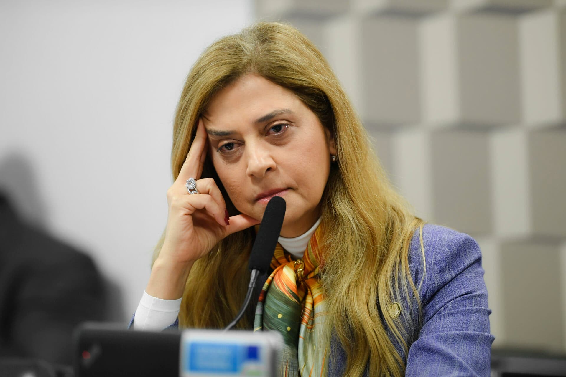 Leila defende em CPI banimento de Textor, que responde com acusação