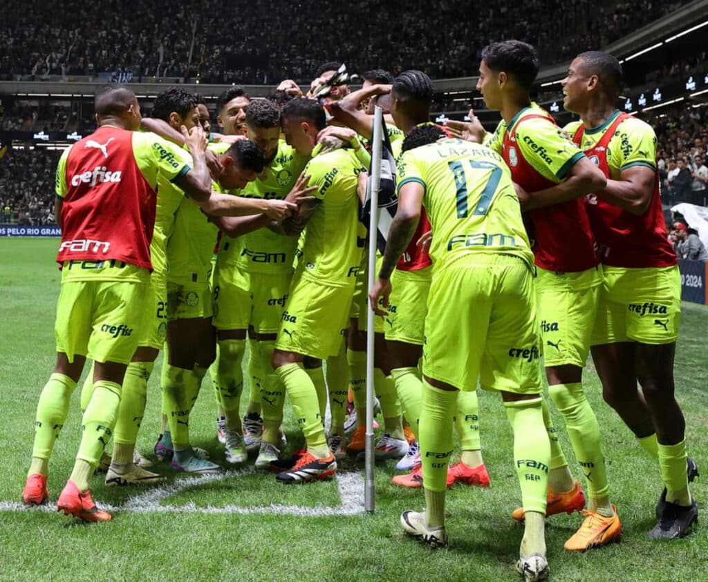 Fora de casa, Palmeiras goleia Atlético Mineiro pelo Brasileiro