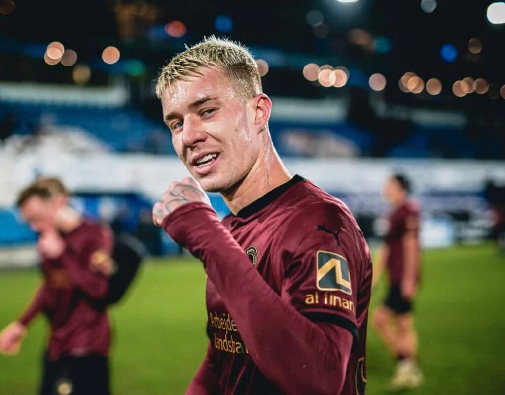 Quem é Charles, alvo do Corinthians que atua na Dinamarca