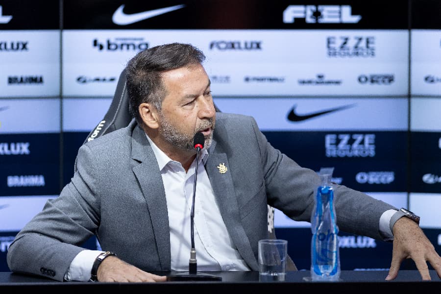 Augusto Melo diz que não vai renunciar e culpa oposição no Corinthians