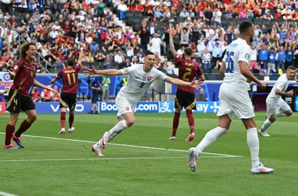 Eslováquia vence a Bélgica em primeira zebra da Euro