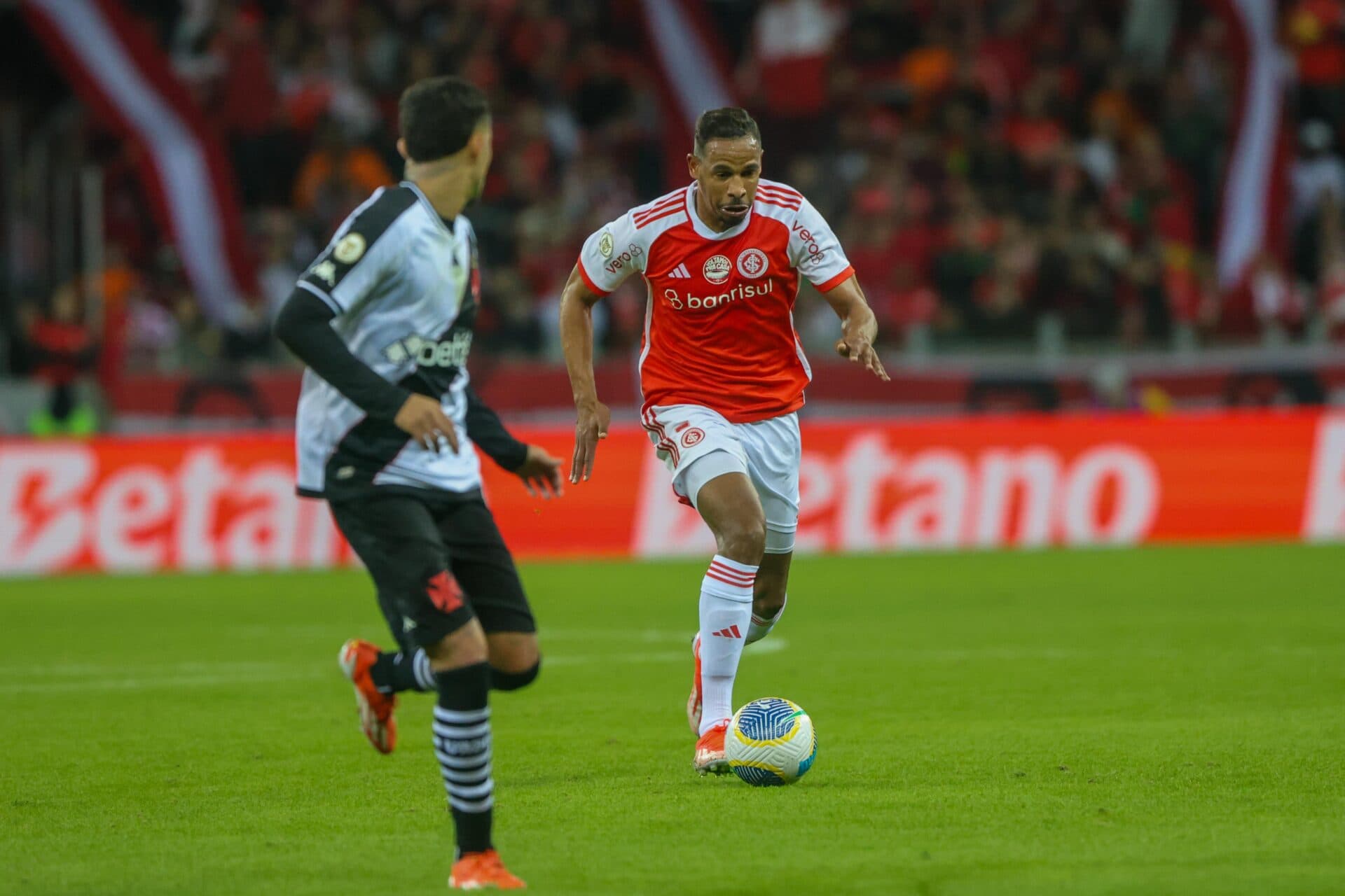 Vasco se distancia do Z-4 e mantém Inter em má fase