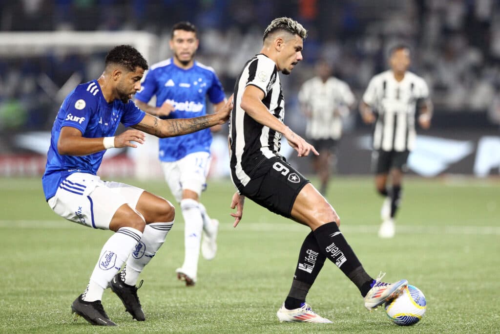 Cruzeiro domina o Botafogo, que pode perder a liderança