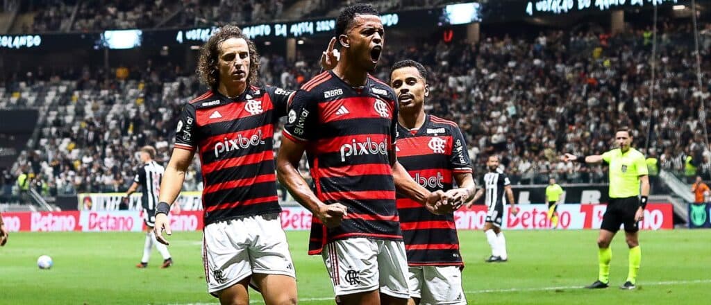 Carlinhos freia empolgação após vitória do Flamengo
