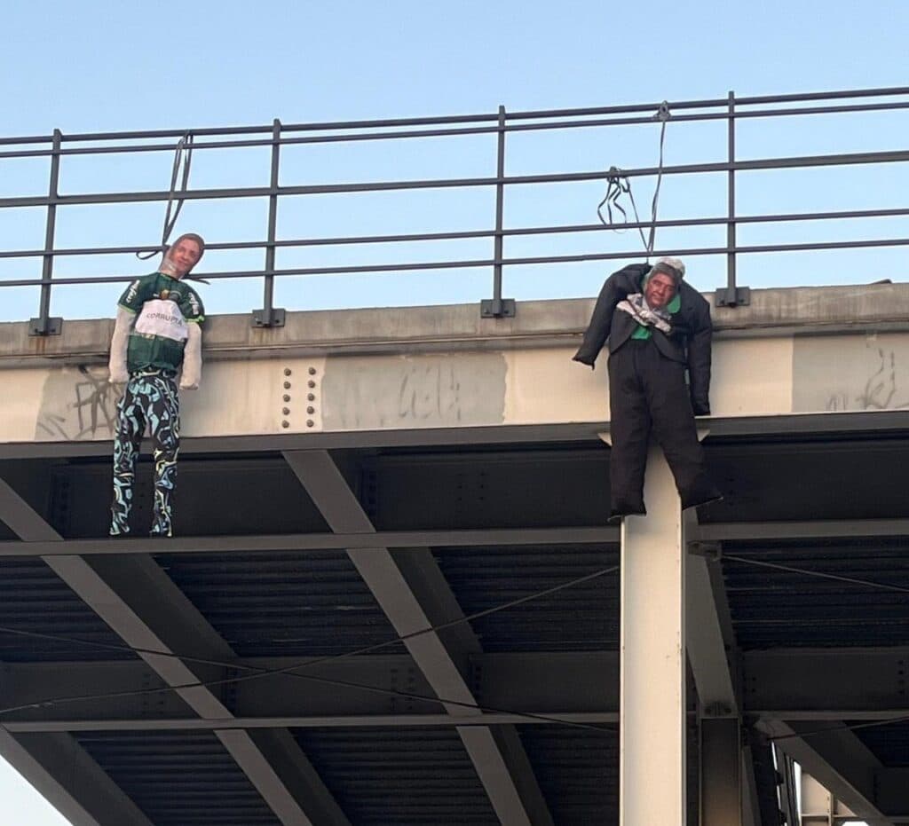 Botafogo repudia bonecos de Leila e Ednaldo enforcados