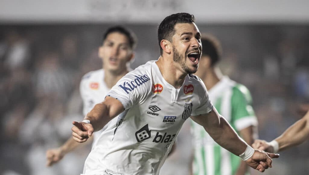 Santos goleia e se mantém na ponta da Série B