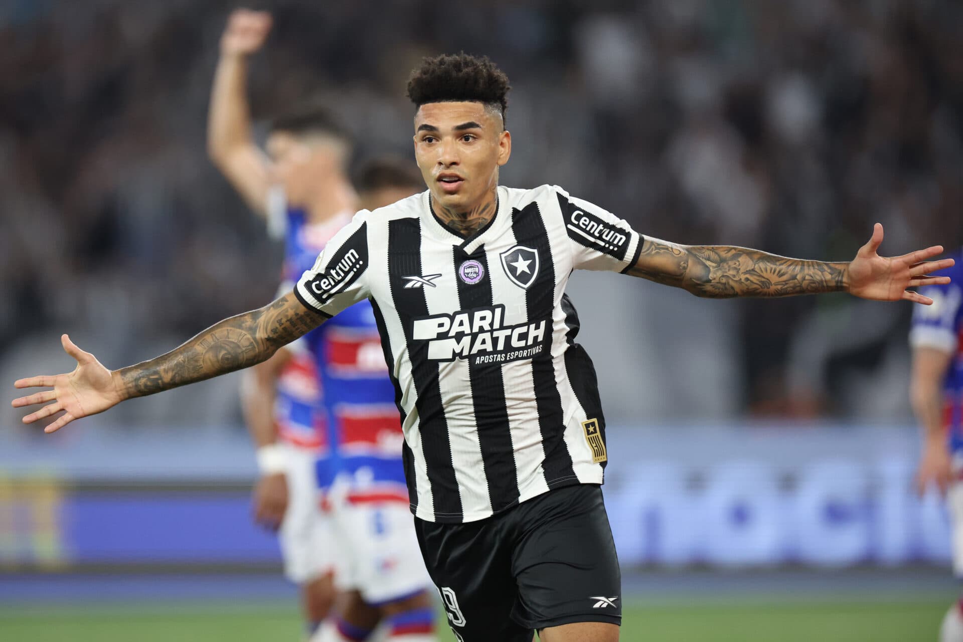Botafogo vence confronto direto contra Fortaleza e retoma liderança