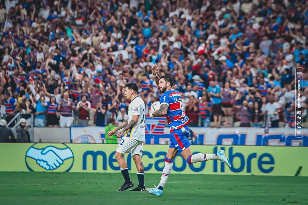 Fortaleza vira contra Central e pega Corinthians nas quartas da Sul-Americana