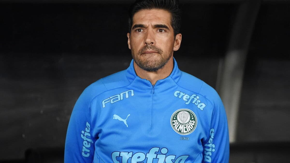 Organizada do Palmeiras faz duras críticas a Abel Ferreira