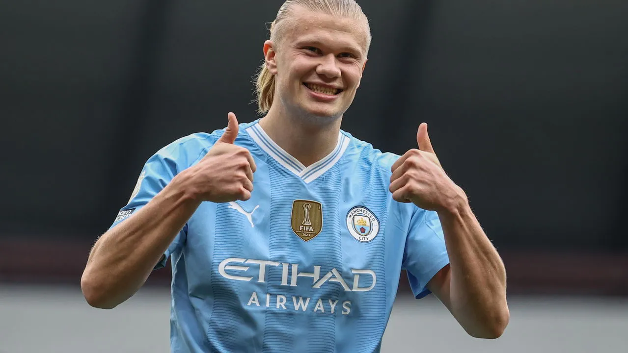 Haaland iguala marca de Rooney — com 423 jogos a menos