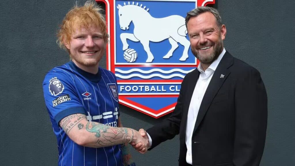 Ed Sheeran vira acionista do Ipswich Town, seu clube do coração