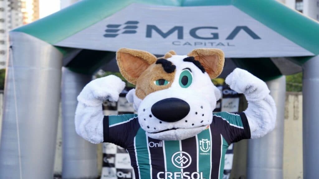 Maringá abre B.O contra jogador que agrediu mascote do clube