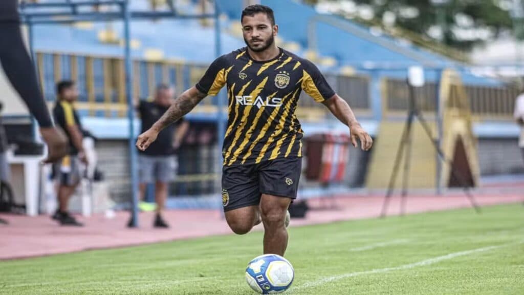 Dentinho sente dores e adia novamente a estreia pelo Amazonas