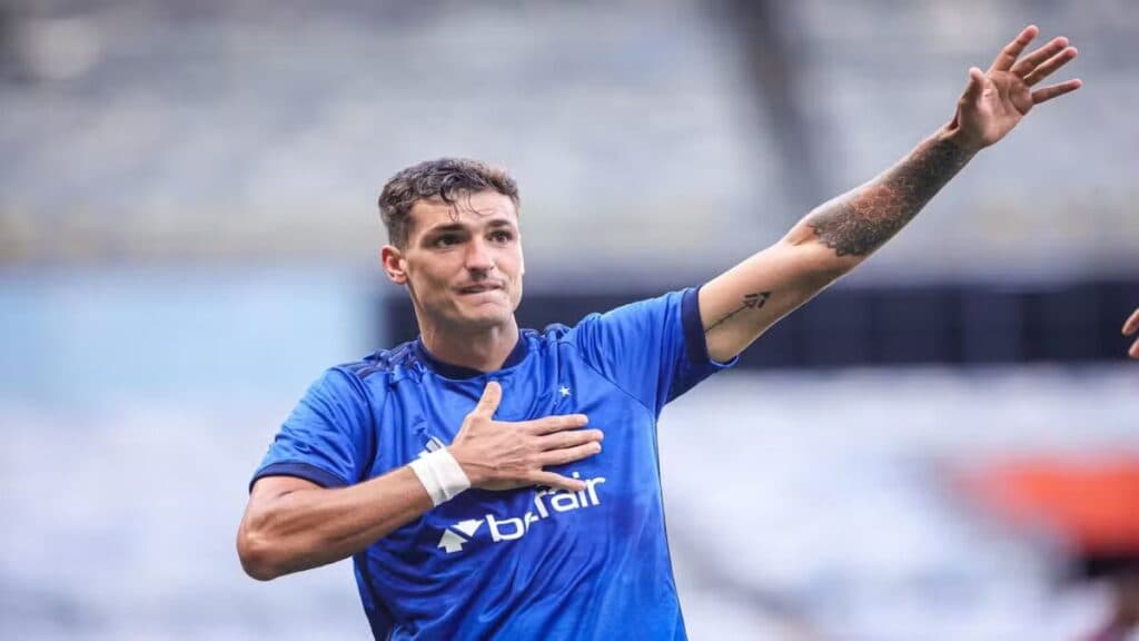 Dinenno afirma após lesão: “Me sinto em dívida com o clube”