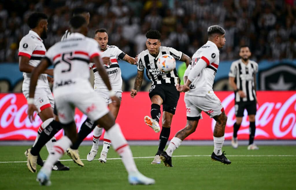 Botafogo domina o São Paulo, peca na eficiência e empate persiste