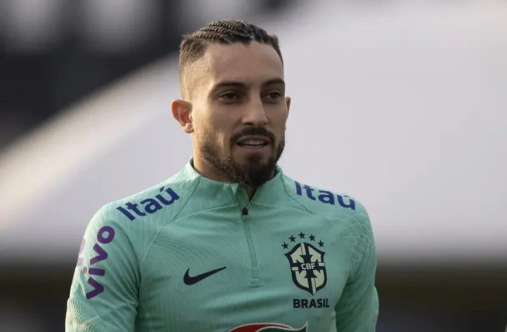 Seleção brasileira corta Guilherme Arana e chama Alex Telles