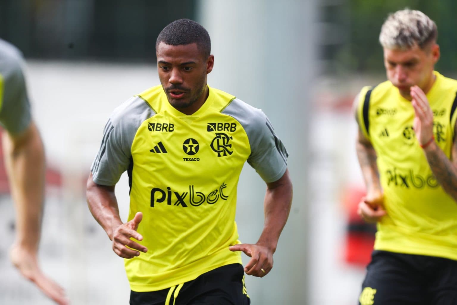 De La Cruz não se recupera e vai desfalcar o Flamengo contra o Bahia