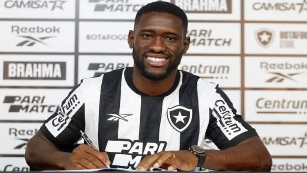 Botafogo estuda a renovação do zagueiro Bastos até 2026