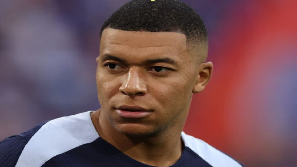 Mbappé volta ao Parque dos Príncipes após saída do PSG