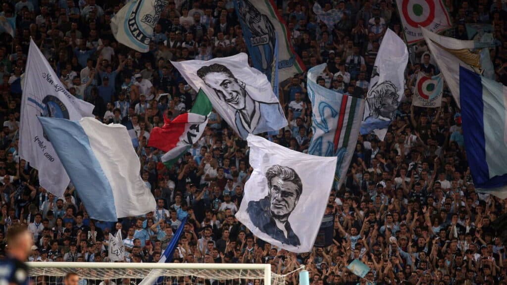 Torcedores da Lazio são detidos portando armas antes de partida