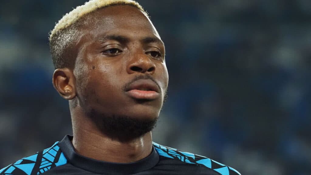 Napoli define futuro de Osimhen